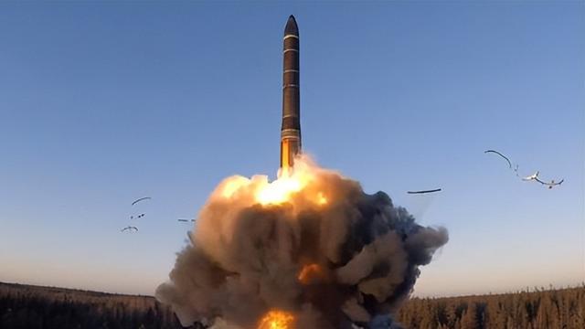 特朗普下令重启核试验，俄放话对等反制，核平衡出现危机！