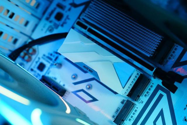海康存储PCIe 5.0固态硬盘，C5000马甲版开箱，速度快、散热强