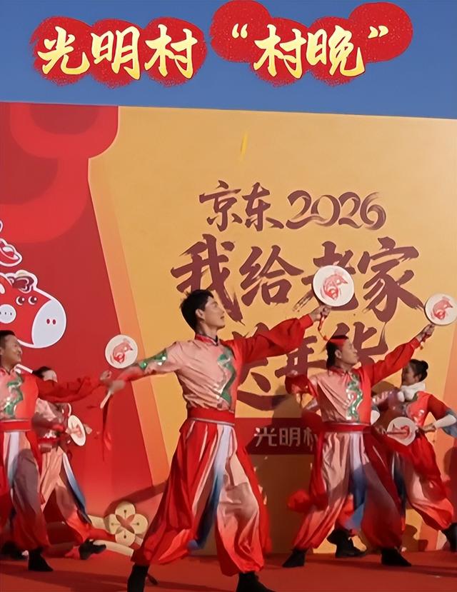 担心的事还是发生！刘强东发年货刚开始，老父亲就走上大衣哥老路