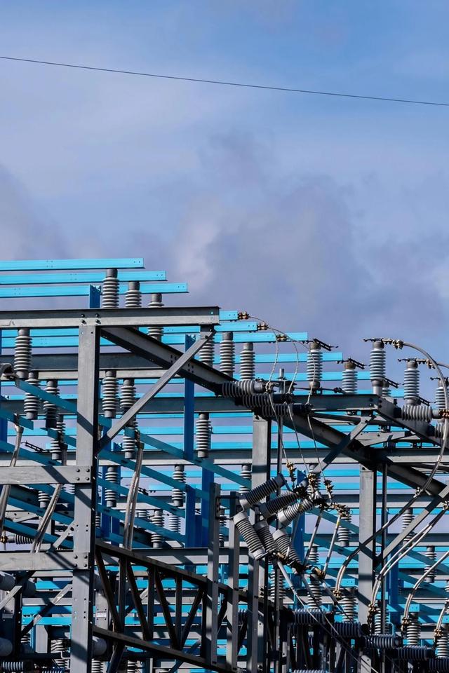 马斯克预言成真！中国变压器出口暴涨，欧美高价求购仍一货难求