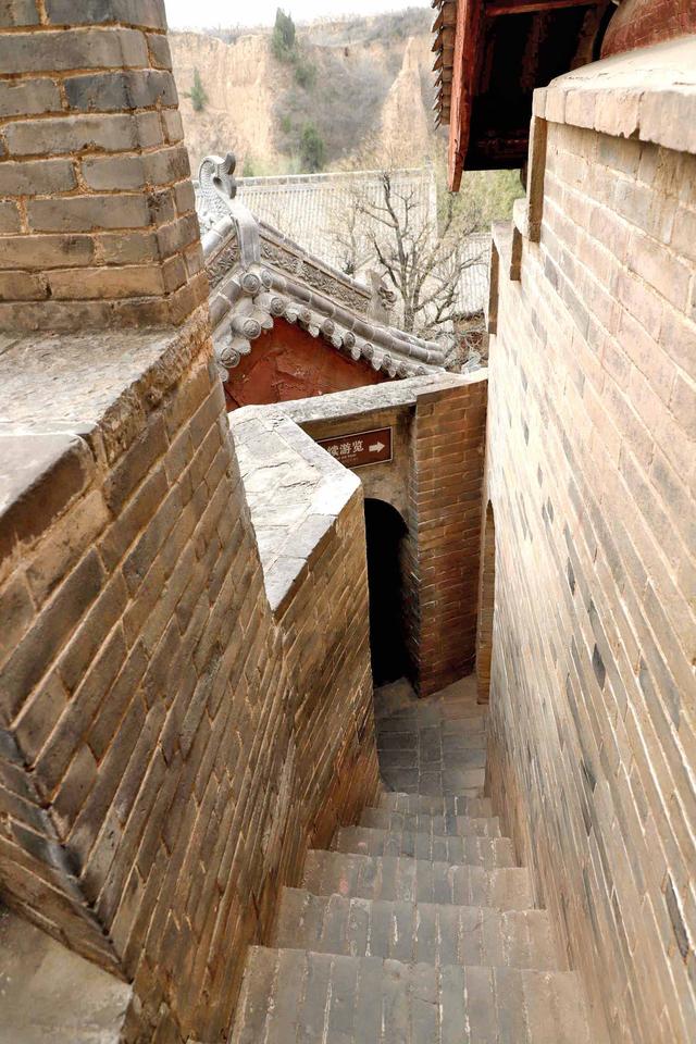 房上建房，院中寻院——夏县堆云洞