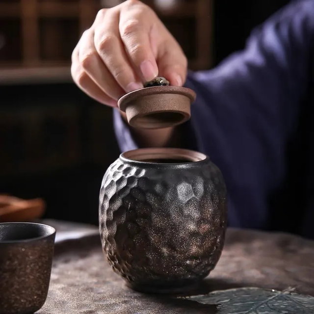 金属杯和雪平锅的锤纹表面，真是一锤锤敲出来的吗？