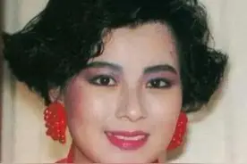 港姐“电眼美女”李美凤，再婚洗牌终打赢，江湖再现更滋润图片