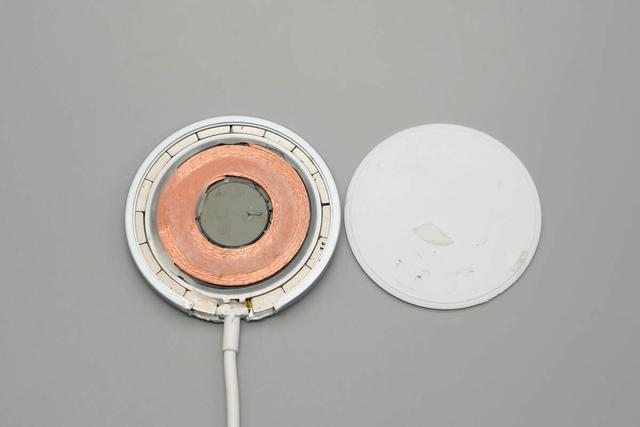 完美适配iPhone 17系列新机，谷歌25W Qi2.2磁吸无线充电器拆解