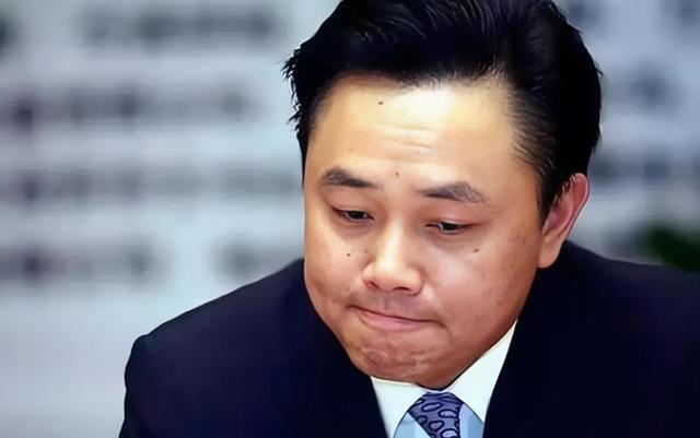 国家出手！6大首富落网，坑惨老百姓欲移民跑路，没一个值得原谅