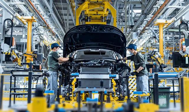 日本话音刚落，又一国介入台海	，专机已经离华，要逼中国做3件事