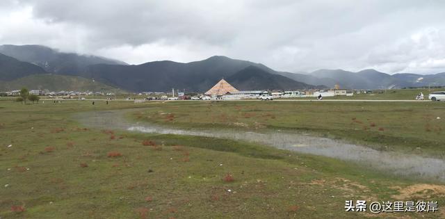 四元公交赏石卡雪山沿途风景