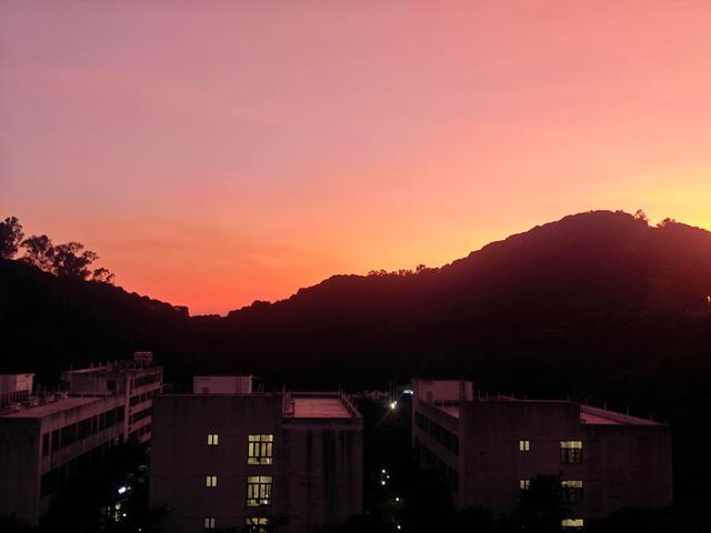 西丽湖国际科教城绿道，看霞飞满天，如梦似幻！长岭陂地铁C口