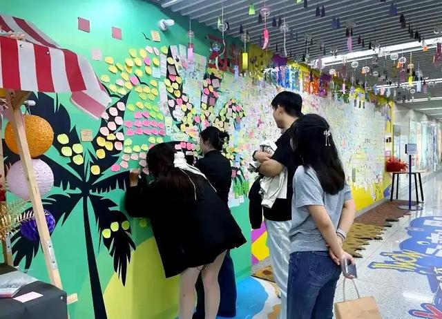 解锁三条灯光秀Citywalk路线，避开“人从众”！