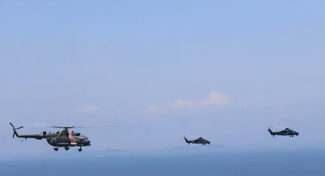 台岛海峡发生激烈对峙！2架直10不顾阻扰	，强行压向美军宙斯盾舰