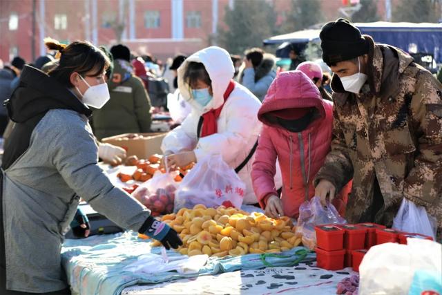 一定要来赶一次梅里斯大集！