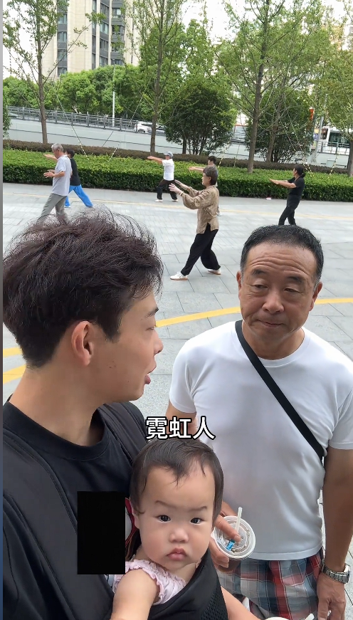 日本小伙带老爹游中国，看完《南京照相馆》气炸，公开跟日媒叫板