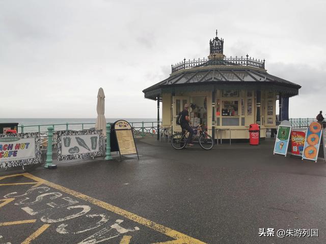 白色断崖与灰色天空，英国南部海岸线的另一种浪漫