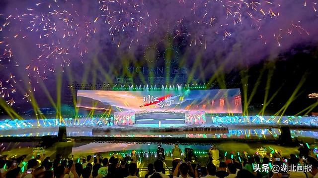 回看第十六届中国长江三峡国际旅游节开幕式上的精彩瞬间