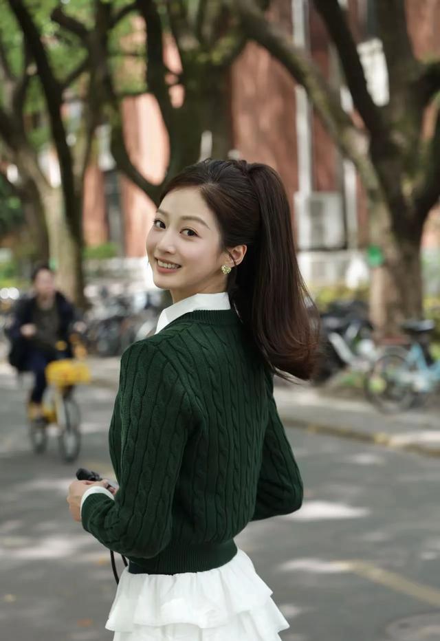 被她美到失语 复旦冯琳到底多绝？美貌与气质拉满 不愧是校花天花板