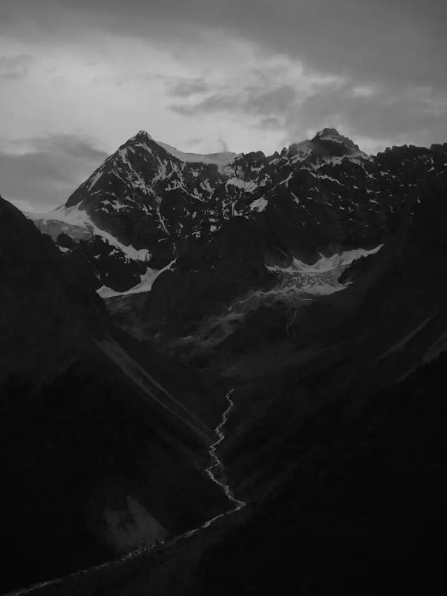 和山川的相遇是一场沉默的巨响⛰️流水带走我们的杂念辉光