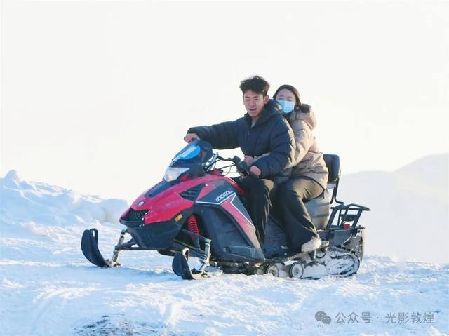 敦煌“童话雪乡”引客来