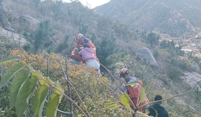 野路子要不得！烟台一女子独自探险被困