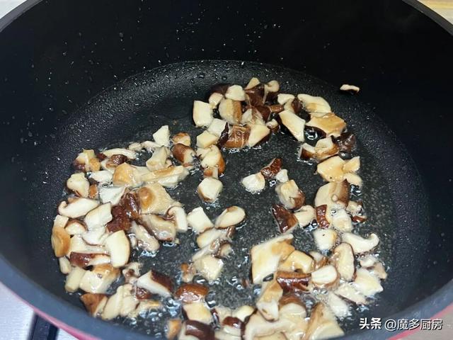 不知道吃什么，就来一份蛋包饭吧！简单好吃又好做
