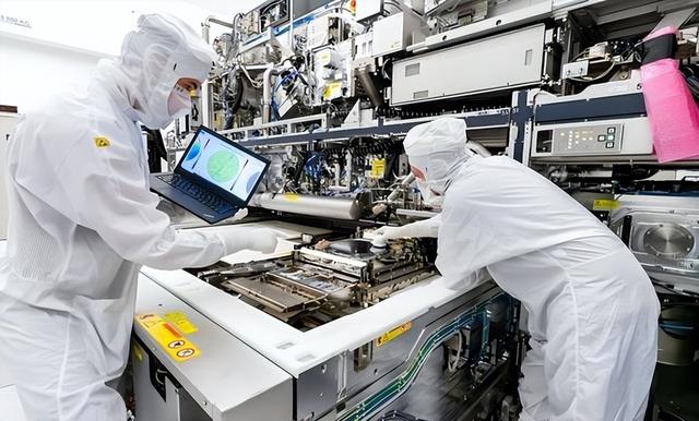 国产光刻机批量应用从0到1，ASML停止服务，中国可让其彻底破产？