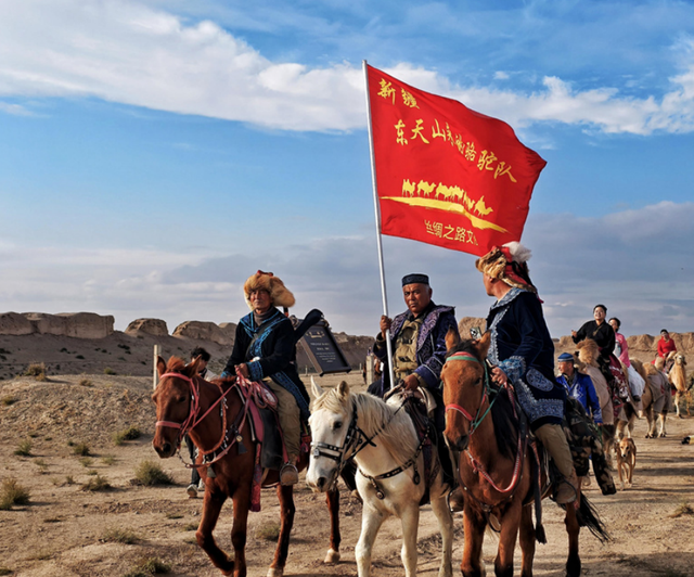 重走丝绸之路，这支“东天山来的骆驼队”到哪了？