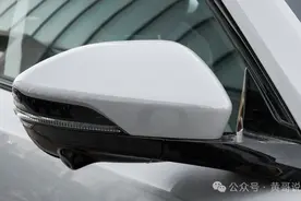 50万的档次才卖9万，全系2.0T+8AT爆233马力，底盘全是铝合金，车身用2000MPA航母级钢材，确无人懂！图片