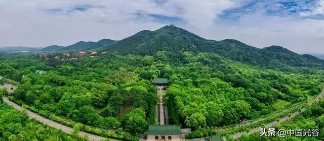 武网星光夜，空轨未来游！国庆中秋畅游光谷，看这篇攻略就GO了！好玩、好吃、好住更有好品→