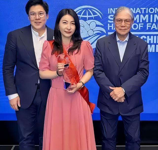 霍震霆没想到，44岁儿媳郭晶晶再次官宣喜讯，让整个阔太圈沉默了