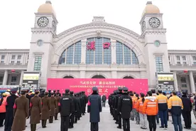 新春走基层：春运首日 武铁预计发送旅客50多万人次图片