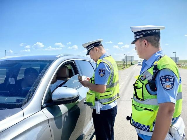 快来蹭呼伦贝尔交警的专“宠”