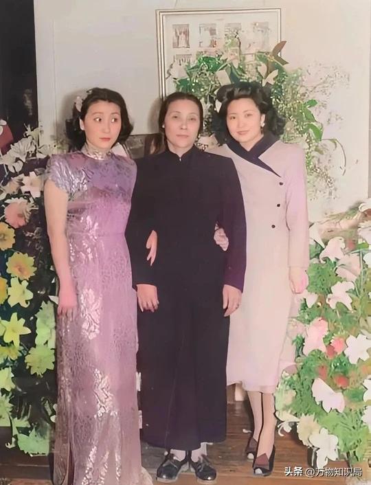 1960年，钱学森夫妇与郭永怀一家颐和园留影，两位夫人都才貌俱全