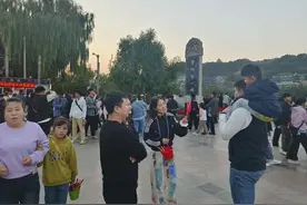 长假期间兰州黄河风情线成热门旅游打卡点图片