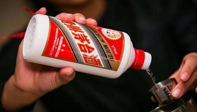 高端白酒降数百元！双节茅台动销增20%，经销商却销量腰斩