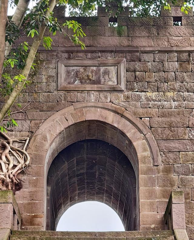 我是北京人，在四川泸州逛了几天，憋不住想讲讲这趟行程的感受。