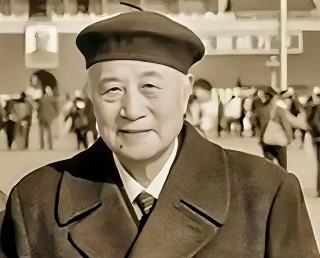 中共特工潜伏敌营15年，官职大到自己都慌，中央领导：大胆往上爬