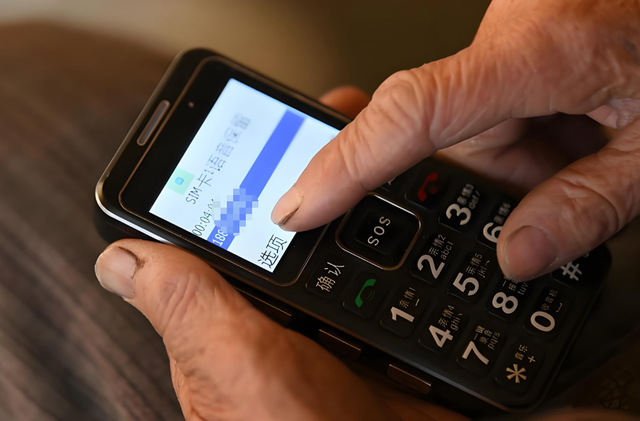 马斯克放话5年后淘汰手机！脑机接口+AR眼镜落地，千亿资本入局