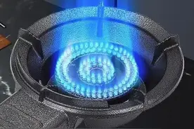 用完燃气灶，是先关火还是先关气？原来我一直都做错了图片