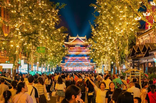 宜宾冠英古街秋假遛娃指南：非遗扎染、燃面研学、江边喂鱼，一站式玩透！