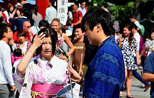 大量日本游客涌入北京，打着旅游幌子不去旅游不吃美食，为啥来？