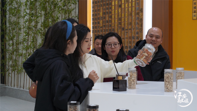 泸州“网红”漫游江安 乐享安逸时光