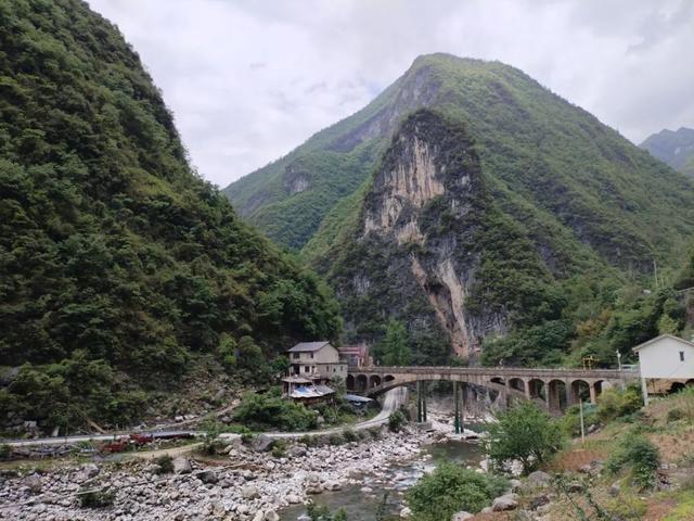 穿行巴山大峡谷，跨越川渝省界（宣汉-城口）