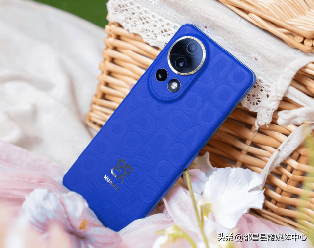 华为亮出“底牌”，麒麟9000SL+卫星通信，512GB不到2200元