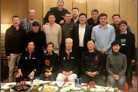 男篮黄金一代在长春聚餐 蒋兴权C位 巩晓彬王治郅郭士强孙军齐现身图片