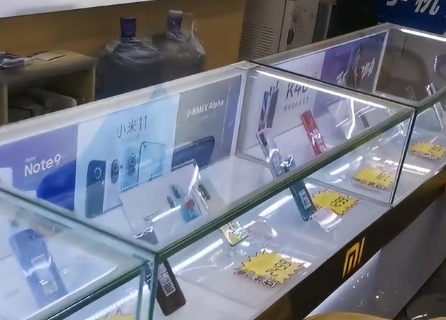 倒闭近15万家！从年赚50万到亏本转让，县城手机店，一倒一大片！