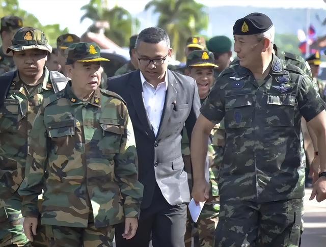 中方被请出山后，泰柬签字停火，柬埔寨首相夫人哽咽，只想要和平