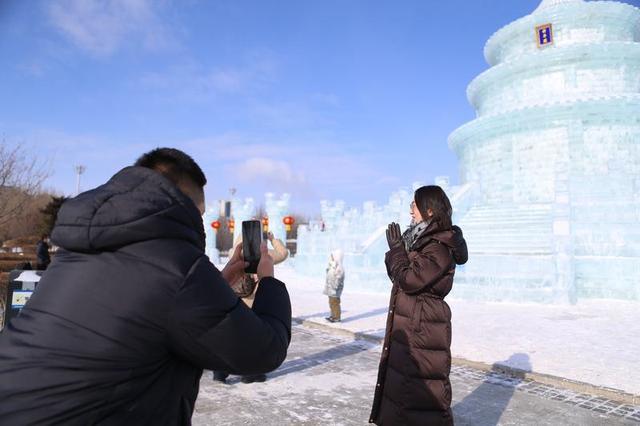 冰雕雪雕齐上阵！长春新民大街变梦幻冬日乐园