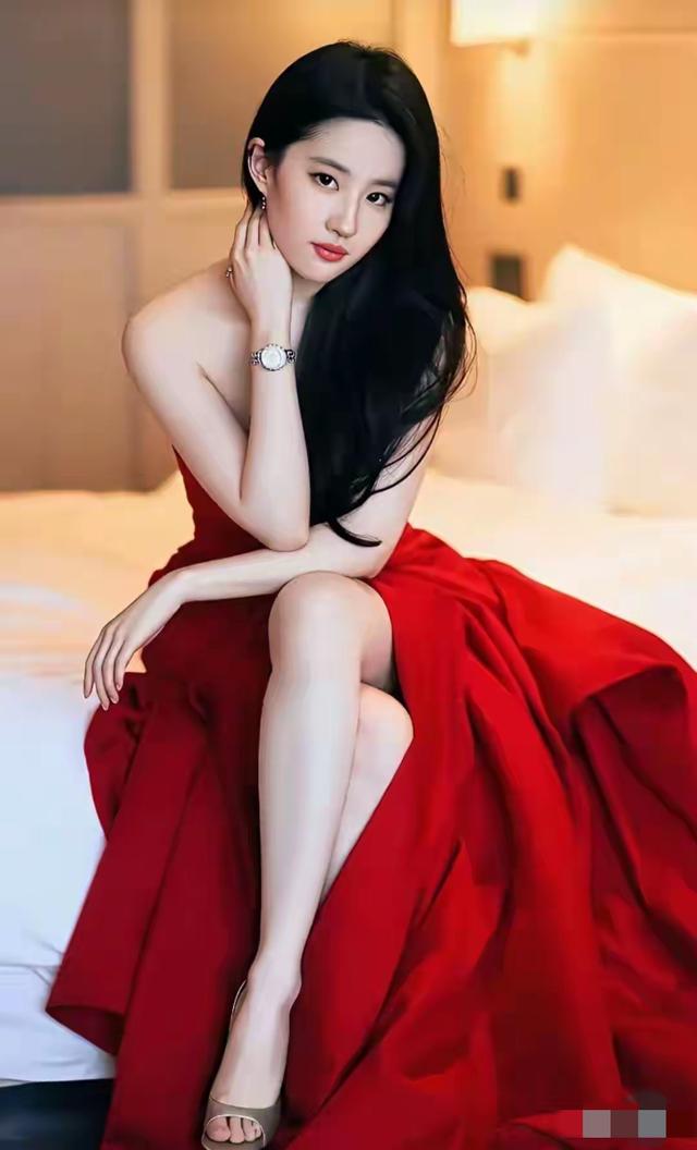 刘亦菲，红色诱惑系列，一双美腿格外吸睛