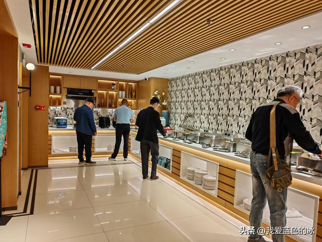 保定这家自助早餐虽然只是28元一位，但做的很用心，人气很旺啊