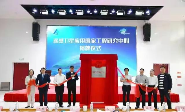 一夜之间,中国传来2个爆炸性突破,美国从88%降到9%,中国猛追