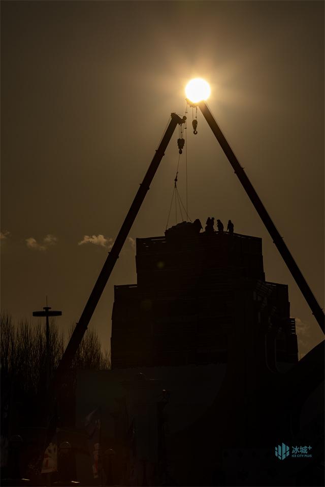 太阳岛雪博会堆起巨型雪块，要建什么？